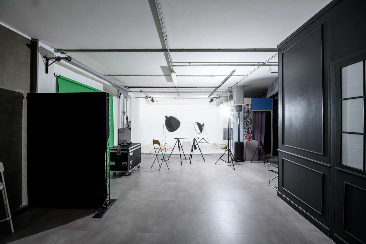 Reload studio Martinsicuro Sala posa Cyclorama e allestimenti foto e video moda. By Mario Silvestrone Fotografo Moda